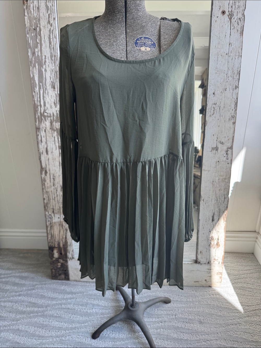 Lulu's Olive Green Long Sleeve Pleated Tunic Dress. New with tags